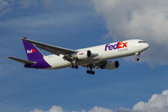 N142FE — - Fed-Ex B767-300F approaching RWY 16L at Reno -Tahoe International Airport.