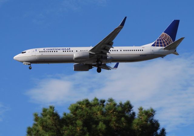 Boeing 737-900 (N75425) - United-Continental Airlines Boeing 737-924ER N75425 cn 33460  Las Vegas - McCarran International (LAS / KLAS) USA - Nevada, October 1, 2010 Photo: TDelCoro