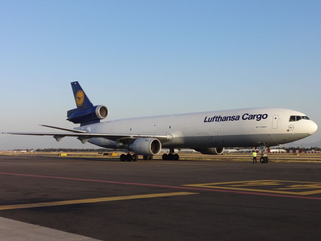 Boeing MD-11 (D-ALCK) - UNA TARDE DE TRABAJO 