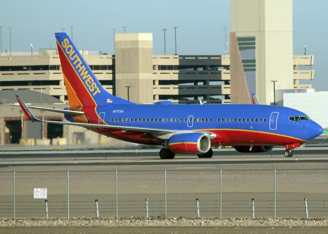 Boeing 737-700 (N717SA)