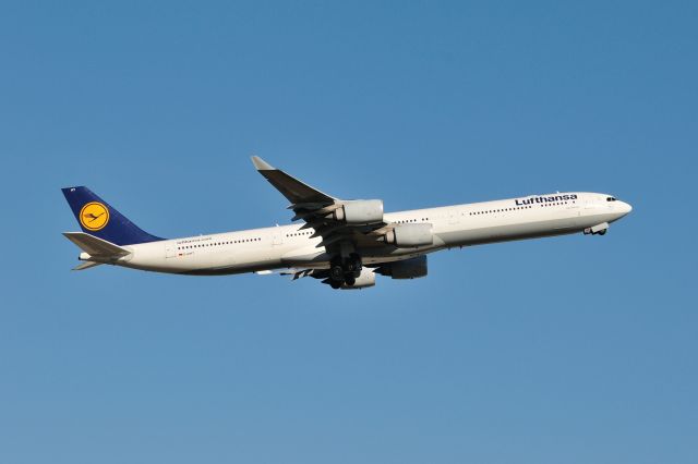 Airbus A340-600 (D-AIHT) - 2012/11/25