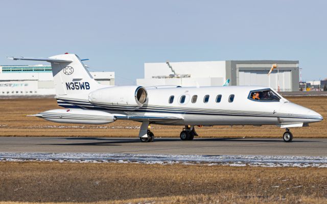 Learjet 35 (N35WB)