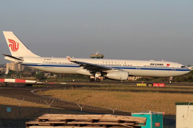 Airbus A330-300 (B-6102)