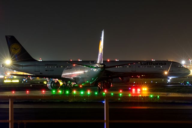 Airbus A321 (D-AISP) - traffic jam,rwy 18