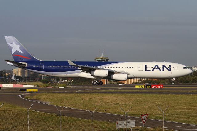 Airbus A340-300 (CC-CQC) - 24 NOV 2012