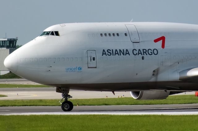 Boeing 747-200 (HL7620) - Nose shot of Asiana Cargo at Airport Schwechat.