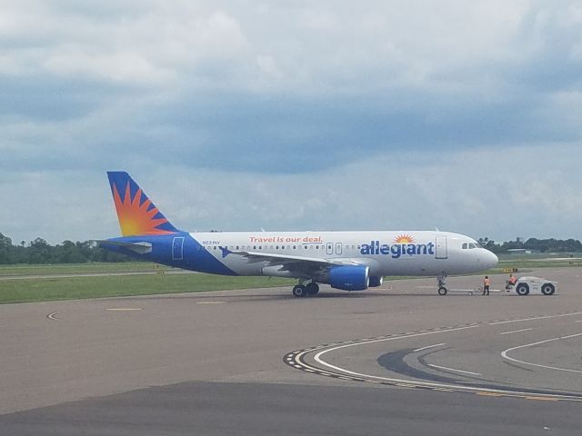 Airbus A320 (N231NV) - N231NV departing for Asheville