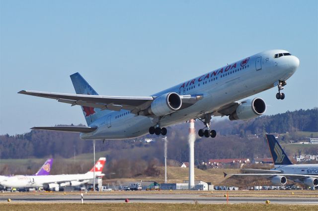 BOEING 767-300 (C-GEOQ)