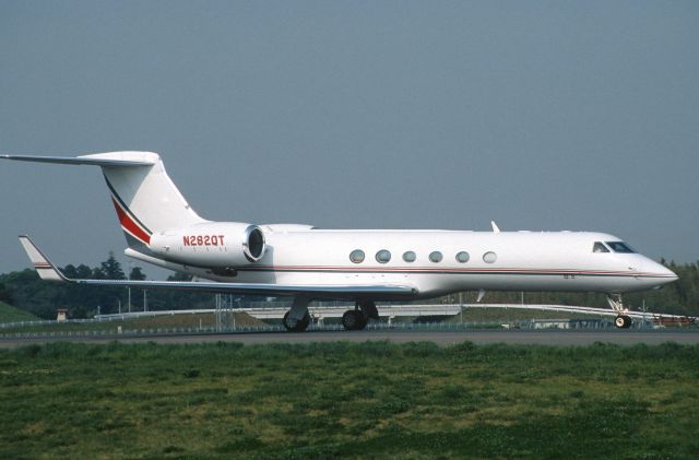 Gulfstream Aerospace Gulfstream IV (N282QT) - Taxing at Narita Intl Airport on 2005/04/29