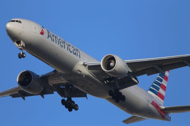 BOEING 777-300ER (N736AT)