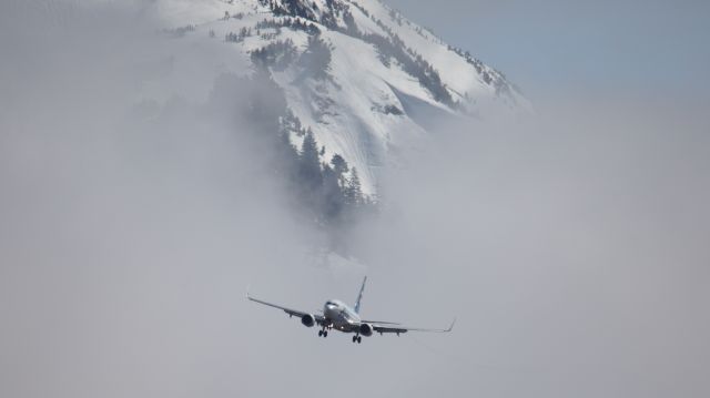 Boeing 737-700 (N615AS) - Alaska flight 64 on approach to Juneau