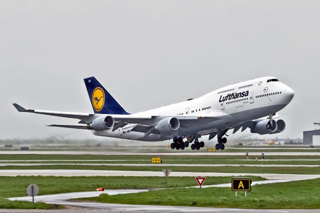 Boeing 747-400 (D-ABVY)