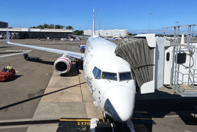 Boeing 737-800 (VH-VUP) - Ready for departure to Cairns !