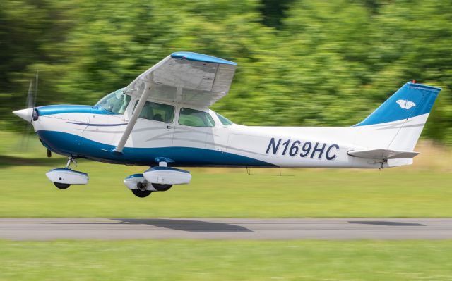 Cessna Skyhawk (N169HC) - The Butterfly Wings Cessna 172M Skyhawk found far from its home in Miami, Florida. 