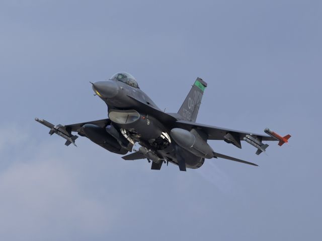 Lockheed F-16 Fighting Falcon (90-0702) - A little vapor through the intake as BUZZ21, a Lockheed Martin F-16CM from the 180th Fighter Wing, pulls the wheels up on 17 Nov 2022.