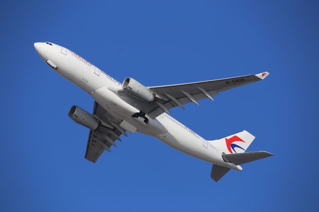 Airbus A330-200 (B-5926)