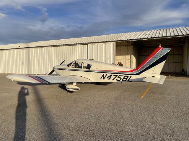 Piper Cherokee (N4758L)