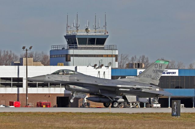 Lockheed F-16 Fighting Falcon (89-2128) - Morning launch for one of the stingers, dubbed “City of Maumee”. No afterburners, no wing tanks, but a cool takeoff nonetheless.