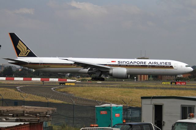 BOEING 777-300ER (9V-SWO)