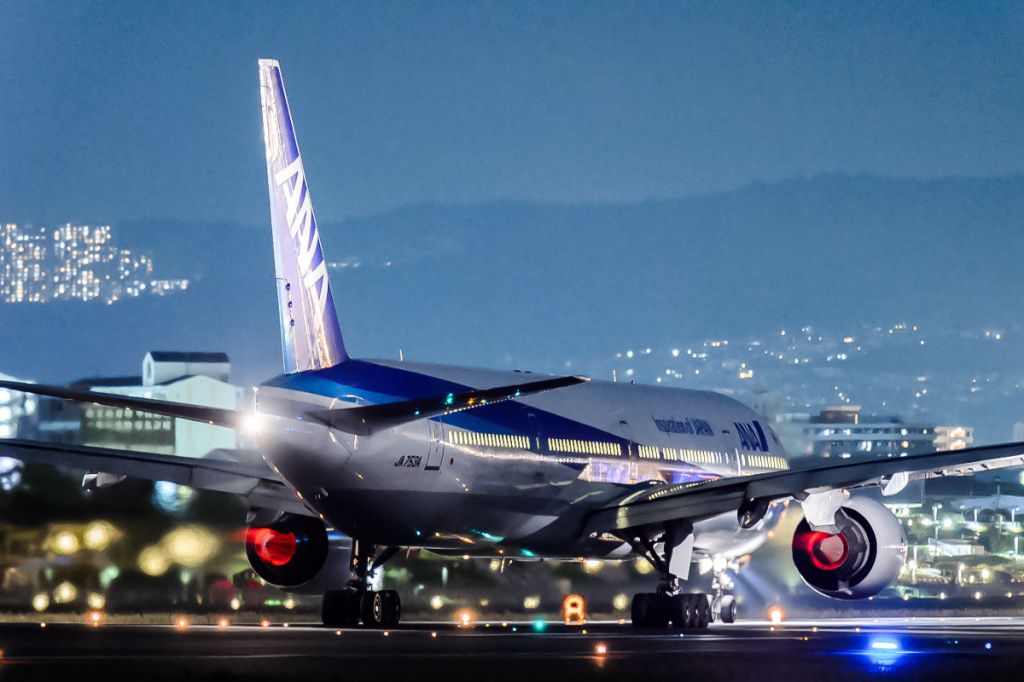 BOEING 777-300 (JA753A)