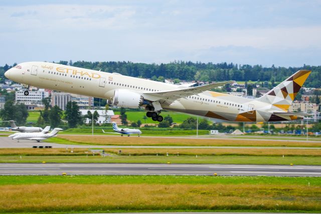 BOEING 787-10 Dreamliner (A6-BMJ)