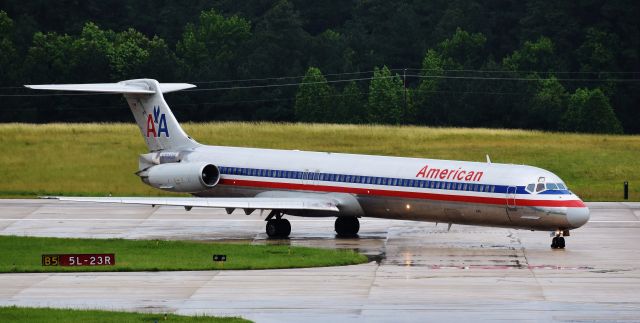 McDonnell Douglas MD-82 (N70425) - One of Americans oldest Mad Dogs still flying, built in November of 1986.  Still beautiful.  From the RDU observation deck, 5/28/18.