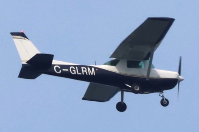 Cessna 152 (C-GLRM) - C-GLRM Cessna Commuter 152 Cargair Ltee Survolant la ville de Lavaltrie QC. Le 06-08-2024 à 15:38.