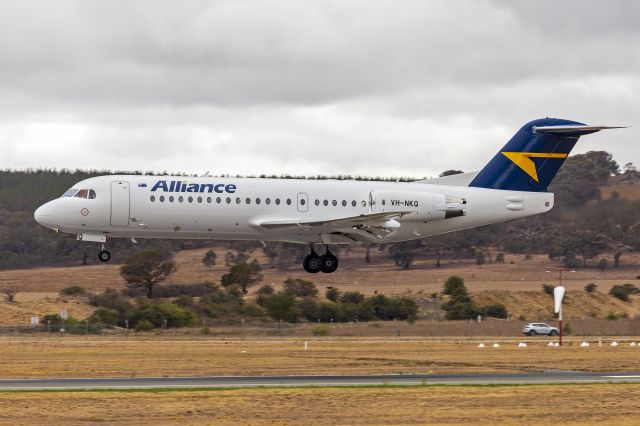 Fokker 70 (VH-NKQ) - Alliance Airlines (VH-NKQ) Fokker F70 landing at Canberra Airport