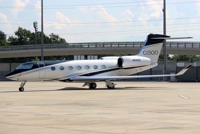 Gulfstream Aerospace Gulfstream G500 (N506GS) - Parked on the P48 ramp on 22-May-23 after arriving from KSAV the previous evening.