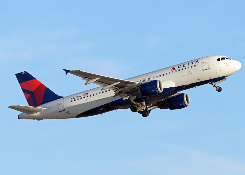 Airbus A320 (N337NW)