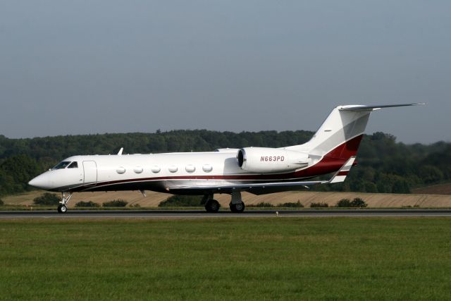 Gulfstream Aerospace Gulfstream IV (N663PD) - Departing R26 on 21-Sep-10 bound for HAAB.