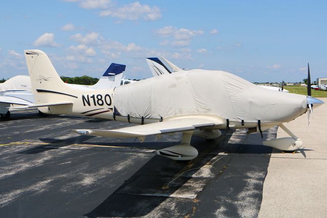 Cirrus SR-22 (N180BZ)