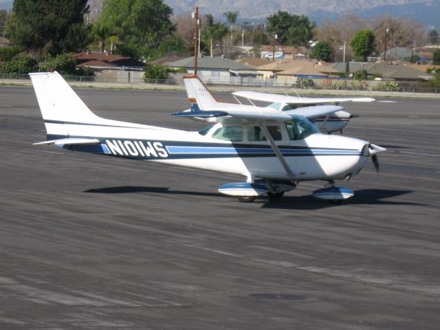 Cessna Skyhawk (N101WS) - Taxiing at El Monte