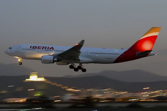 Airbus A330-300 (EC-MJT)