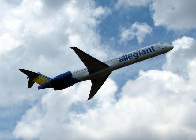 McDonnell Douglas MD-83 (N864GA) - Off of runway 14 at Shreveport Regional.