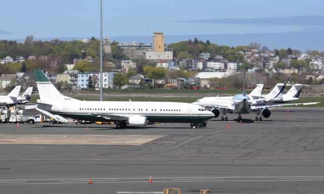 BOEING 737-400 (N37NY)