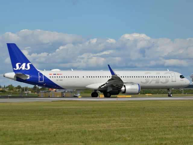 Airbus A321neo (SE-DMO) - Depart RWY04R