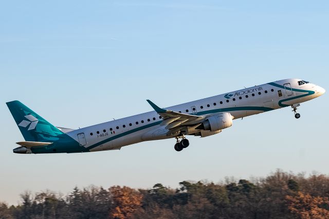 Embraer ERJ-190 (I-ADJQ)