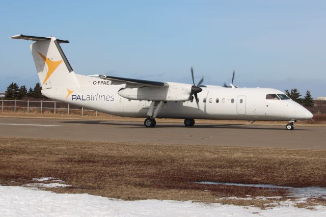 de Havilland Dash 8-300 (C-FPAE) - PAL Airlines a son décollage le 24/03/2024 à CYGR sur la piste 34 pour CYGP.