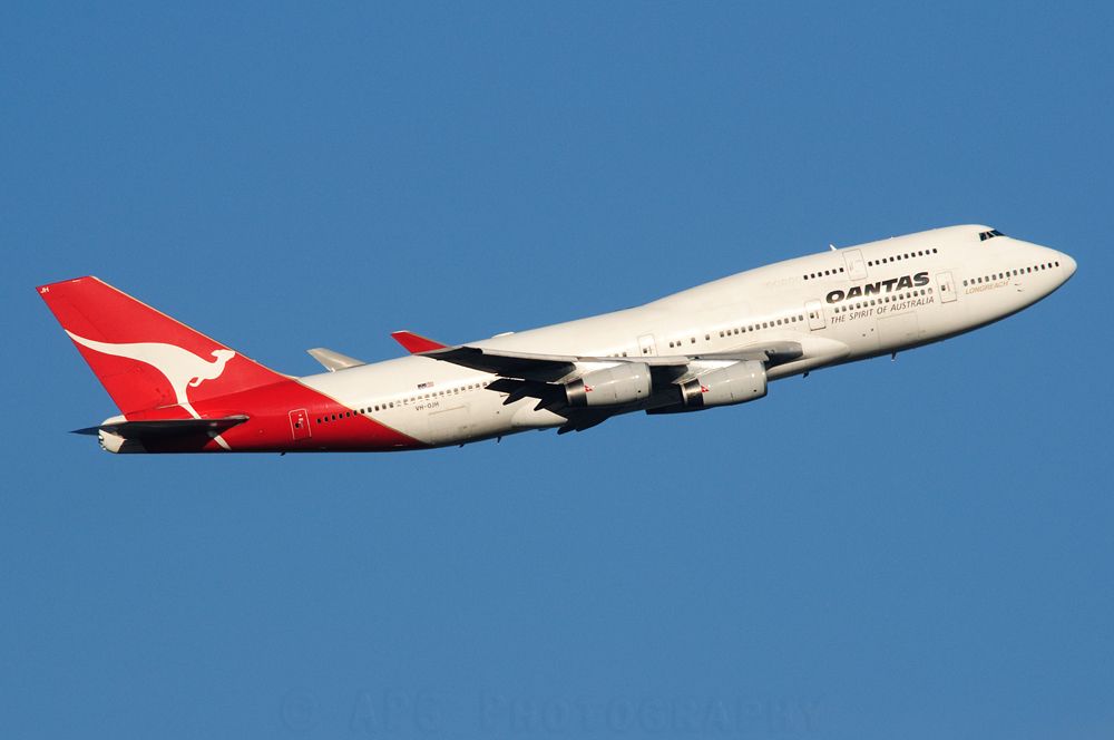 Boeing 747-400 (QFA73)