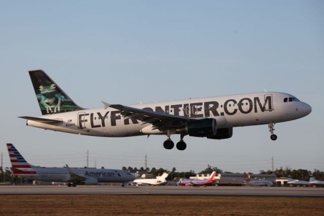 Airbus A320 (N221FR)