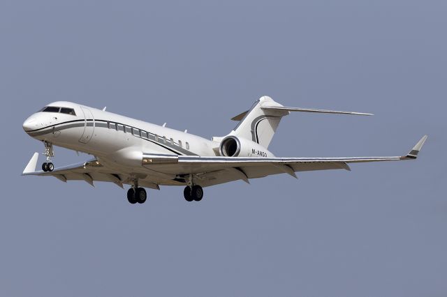 Bombardier Global Express (M-ANGO)