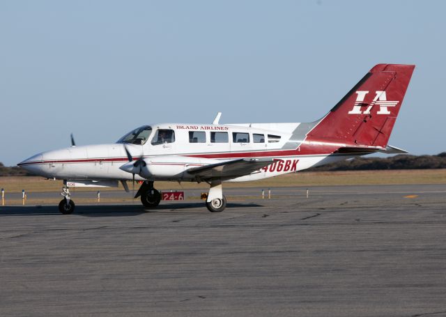 Cessna 402 (N406BK) - A busy day on a Columbus Day weekend.