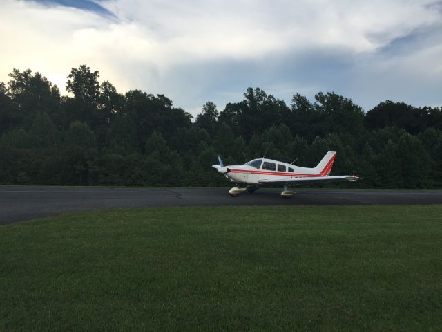 Piper Cherokee (N5886F)