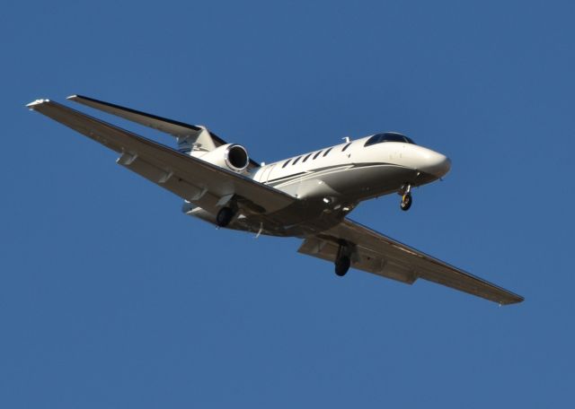 Cessna Citation CJ4 (N4M) - MME-CJ4 LLC (NASCAR driver Mark Martin) turning short final for runway 2 - 3/6/16 