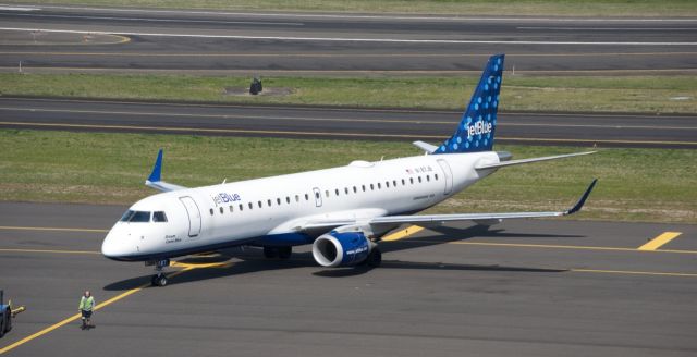 Embraer ERJ-190 (N187JB) - Jetblue Embraer ERJ 190-100 IGW getting ready to taxi at Portland International Airport.