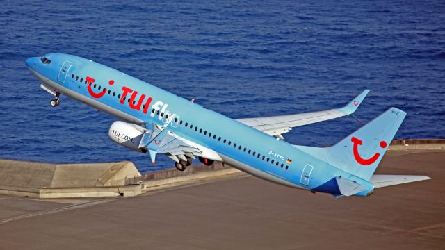 Boeing 737-800 (D-ATYC) - Take-off.