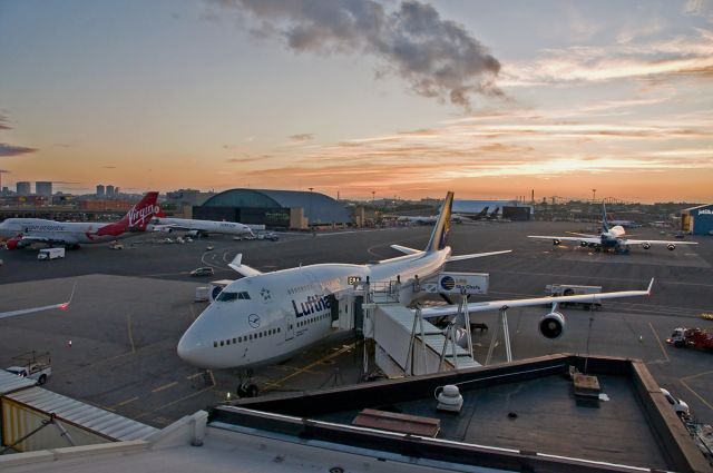 Boeing 747-400 (D-ABVN)