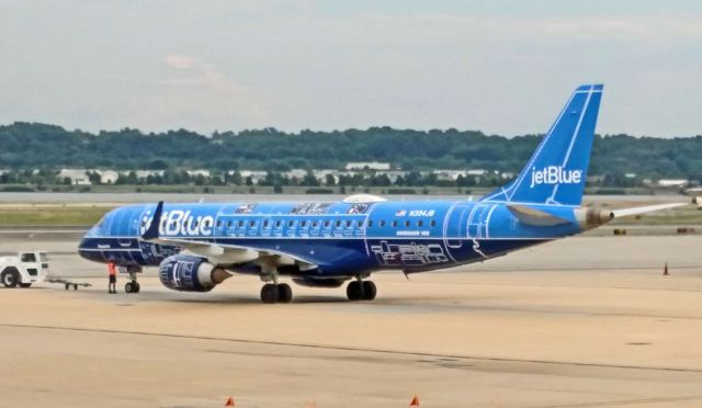 Embraer ERJ-190 (N304JB) - 21June2017