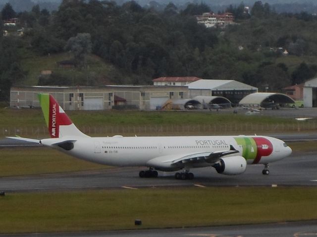 Airbus A330-900 (CS-TUE)